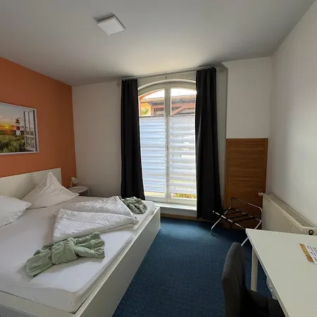 Hotel-Restaurant Christine Lübz Extérieur photo
